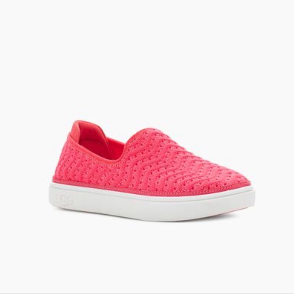 UGG CAPLAN SLIP-ON, New in Box, Girls size 1
